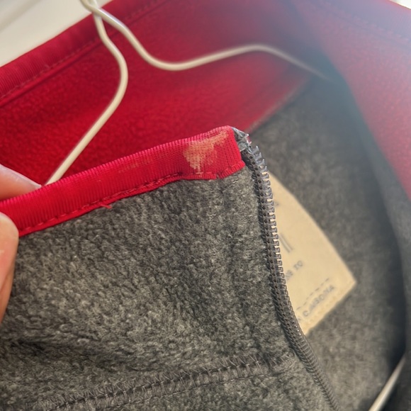 Beautiful fleece jacket by Old Navy. Neck zipper - Picture 6 of 6